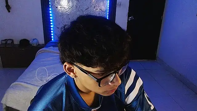 Snapshot of Mr_yisuzz chatting on 06/21/26, 11:16 Mr yisuzz online show from 06/21/26, 11:16