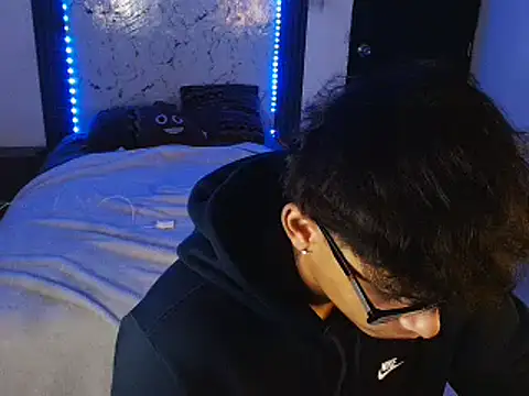 Snapshot of Mr_yisuzz chatting on 06/15/26, 11:21 Mr yisuzz online show from 06/15/26, 11:21