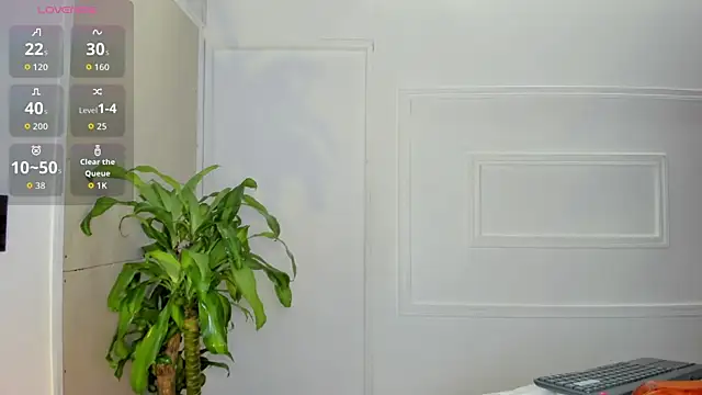Snapshot of emmaalennox__ chatting on 07/11/26, 07:14 emmaalennox online show from 07/11/26, 07:14