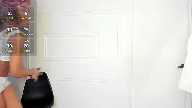 Snapshot of emmaalennox__ chatting on 06/04/26, 07:29 emmaalennox online show from 06/04/26, 07:29