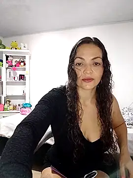 Snapshot of bella-diaz chatting on 06/11/26, 07:33 bella-diaz online show from 06/11/26, 07:33