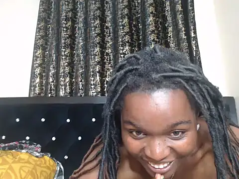 Snapshot of ebonyempress25 chatting on 06/12/26, 04:21 ebonyempress25 online show from 06/12/26, 04:21