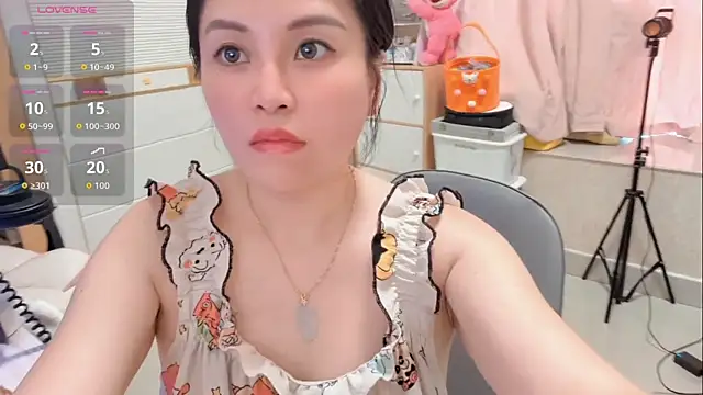 LisaQQQ online show from 05/31/26, 06:08