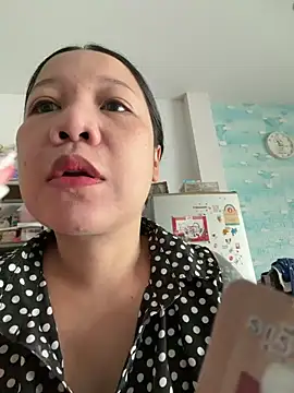Snapshot of LINDA_HD chatting on 06/05/26, 04:17 LINDA HD online show from 06/05/26, 04:17