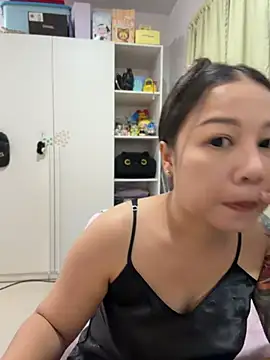 Snapshot of LINDA_HD chatting on 07/06/26, 01:29 LINDA HD online show from 07/06/26, 01:29