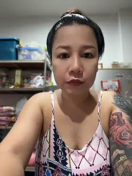 Snapshot of LINDA_HD chatting on 06/12/26, 01:31 LINDA HD online show from 06/12/26, 01:31