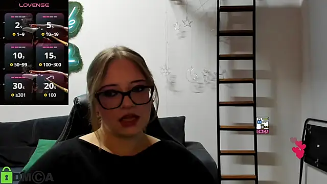 Snapshot of JuliNy_x chatting on 06/03/26, 02:33 JuliNy x online show from 06/03/26, 02:33