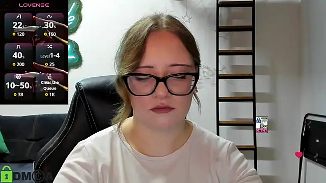Snapshot of JuliNy_x chatting on 06/04/26, 12:54 JuliNy x online show from 06/04/26, 12:54