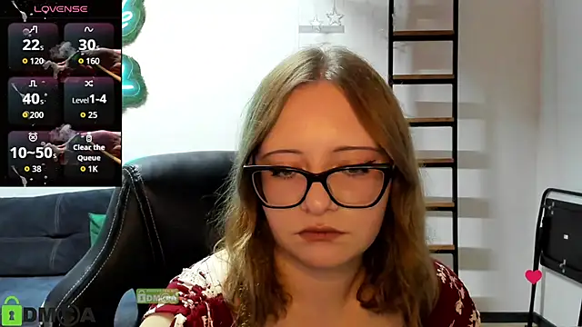 Snapshot of JuliNy_x chatting on 05/31/26, 02:45 JuliNy x online show from 05/31/26, 02:45