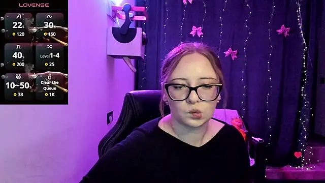 Snapshot of JuliNy_x chatting on 05/30/26, 01:17 JuliNy x online show from 05/30/26, 01:17