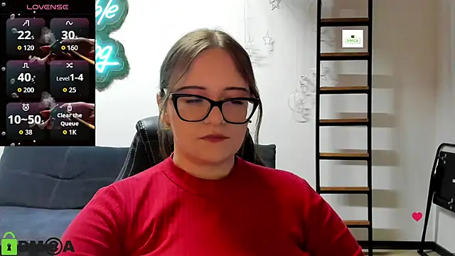 Snapshot of JuliNy_x chatting on 06/30/26, 01:33 JuliNy x online show from 06/30/26, 01:33