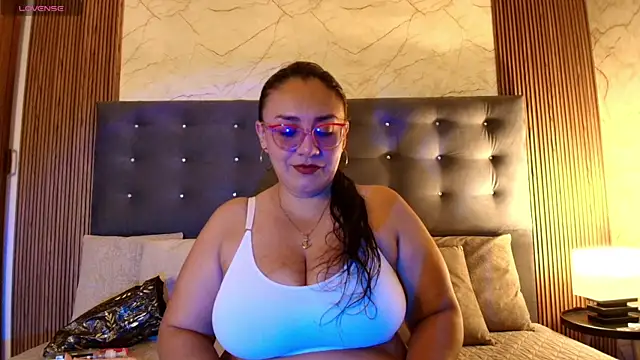 Snapshot of Scarlett_Ray_ chatting on 06/20/26, 12:21 Scarlett Ray online show from 06/20/26, 12:21