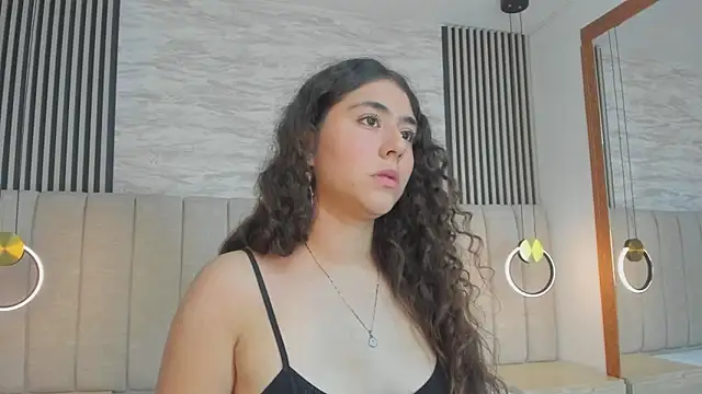 Snapshot of emaflorezz chatting on 06/26/26, 10:37 emaflorezz online show from 06/26/26, 10:37
