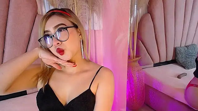 Snapshot of Doll_Kitty_ chatting on 06/03/26, 12:39 Doll Kitty online show from 06/03/26, 12:39