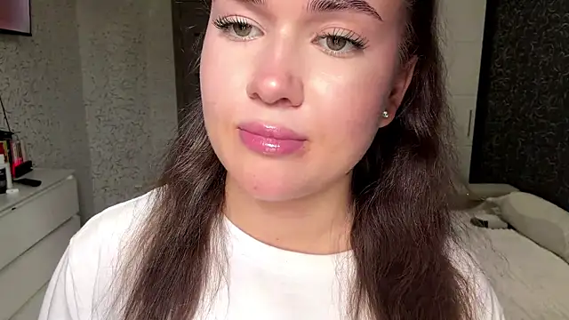 cuteshowy online show from 06/19/26, 10:10
