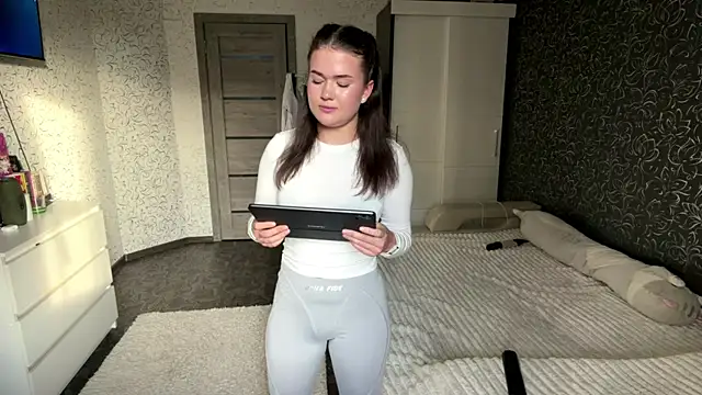 cuteshowy online show from 06/25/26, 11:48