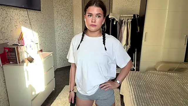 cuteshowy online show from 06/08/26, 11:22