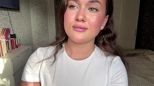cuteshowy online show from 06/03/26, 11:00