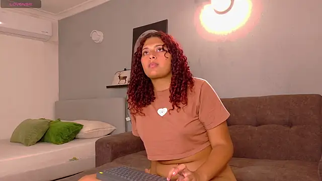 Snapshot of AmeliaLaurent_ chatting on 06/25/26, 11:54 AmeliaLaurent online show from 06/25/26, 11:54