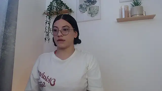 Snapshot of Leena_rose chatting on 07/09/26, 05:56 Leena rose online show from 07/09/26, 05:56