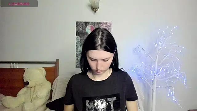 Kira Devi online show from 05/26/26, 07:12