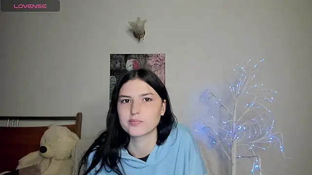 Kira Devi online show from 05/28/26, 07:20