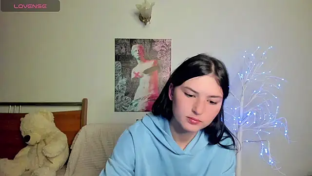 Kira Devi online show from 05/25/26, 08:29
