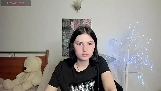 Kira Devi online show from 05/27/26, 07:10