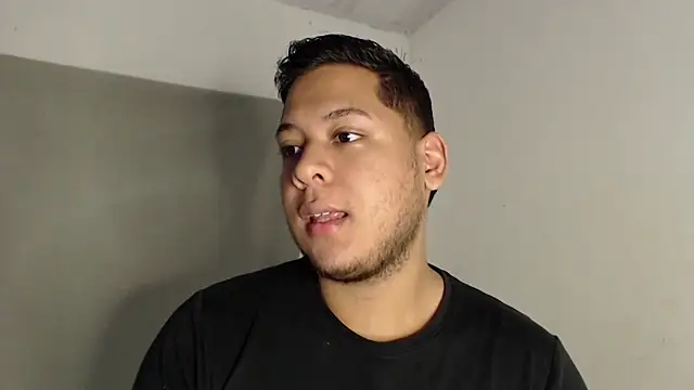 Snapshot of nicolas_cr1 chatting on 06/16/26, 03:50 nicolas cr1 online show from 06/16/26, 03:50