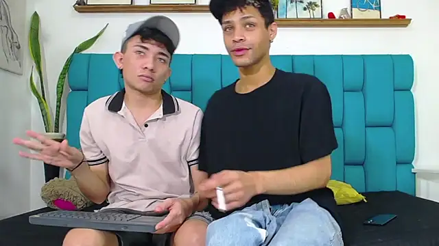 STRANGER BOYS online show from 06/18/26, 11:21