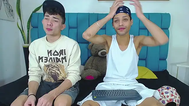 STRANGER BOYS online show from 06/19/26, 11:42