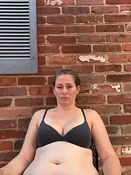 amberhotts2025 online show from 07/25/26, 12:40