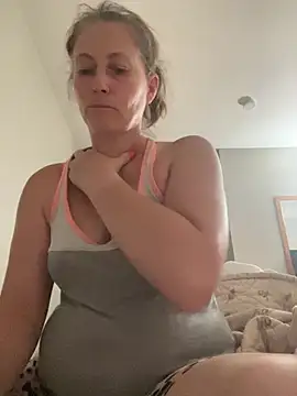 amberhotts2025 online show from 06/10/26, 10:00