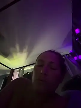amberhotts2025 online show from 06/19/26, 12:22