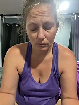 amberhotts2025 online show from 06/24/26, 11:46