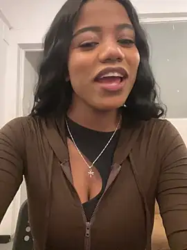 Snapshot of Ariana_roxe_ chatting on 07/18/26, 04:32 Ariana roxe online show from 07/18/26, 04:32