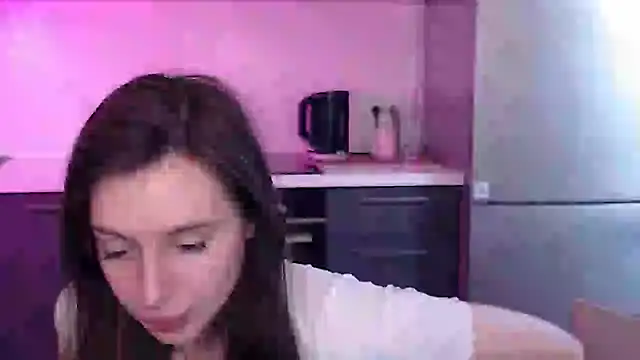 Snapshot of MuseMia chatting on 06/13/26, 02:31 MuseMia online show from 06/13/26, 02:31