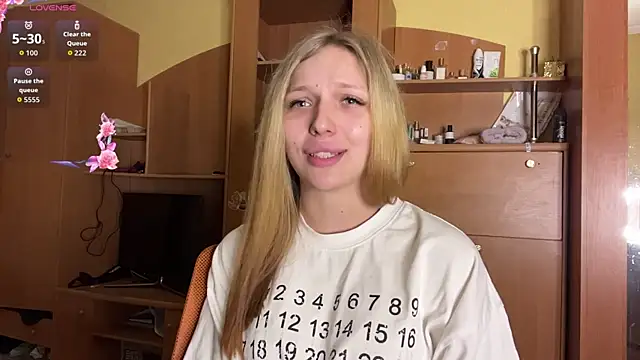 Snapshot of xXMelanieseXx chatting on 06/19/26, 04:35 xXMelanieseXx online show from 06/19/26, 04:35