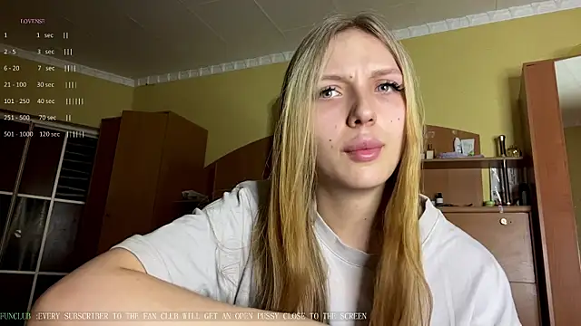 Snapshot of xXMelanieseXx chatting on 06/16/26, 04:51 xXMelanieseXx online show from 06/16/26, 04:51