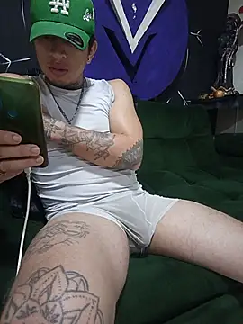 Snapshot of Valentino_dominusSexx chatting on 07/11/26, 12:44 Valentino dominusSexx online show from 07/11/26, 12:44