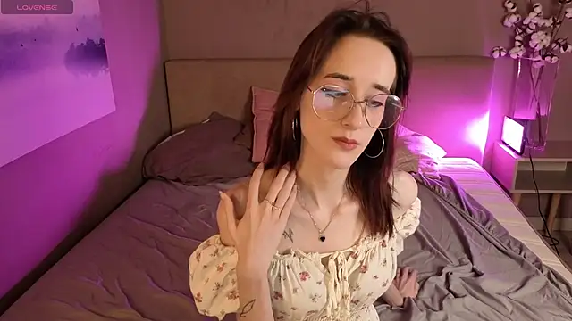 Snapshot of LolaWhitmore chatting on 05/29/26, 01:17 LolaWhitmore online show from 05/29/26, 01:17