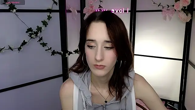 Snapshot of LolaWhitmore chatting on 05/28/26, 01:06 LolaWhitmore online show from 05/28/26, 01:06