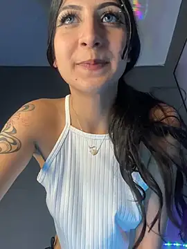 Snapshot of Naaria_ chatting on 06/19/26, 02:28 Naaria online show from 06/19/26, 02:28