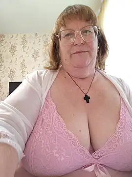 Snapshot of Sweet19-68 chatting on 06/11/26, 04:20 Sweet19-68 online show from 06/11/26, 04:20