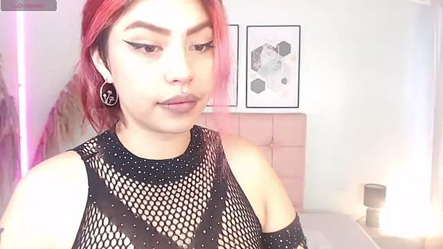 Snapshot of LilMoon_ chatting on 06/10/26, 02:40 LilMoon online show from 06/10/26, 02:40