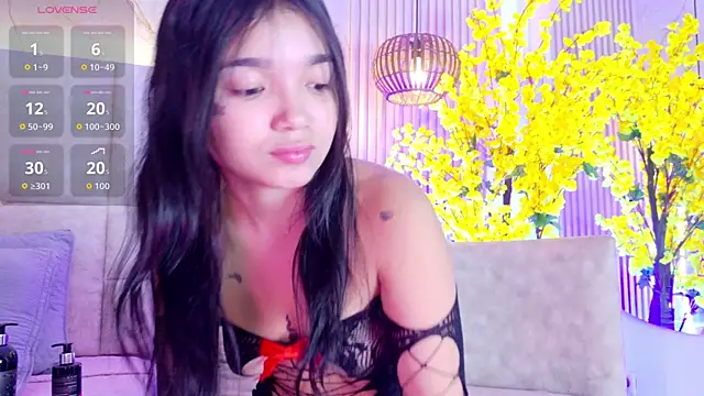 Snapshot of JuliiaSantos chatting on 06/02/26, 02:33 JuliiaSantos online show from 06/02/26, 02:33