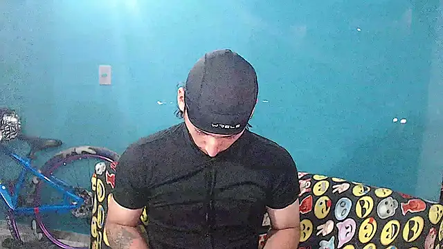 Snapshot of MrKingsaintx chatting on 06/16/26, 01:27 MrKingsaintx online show from 06/16/26, 01:27