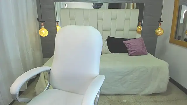 Snapshot of Miranda__Green chatting on 07/04/26, 01:48 Miranda Green online show from 07/04/26, 01:48