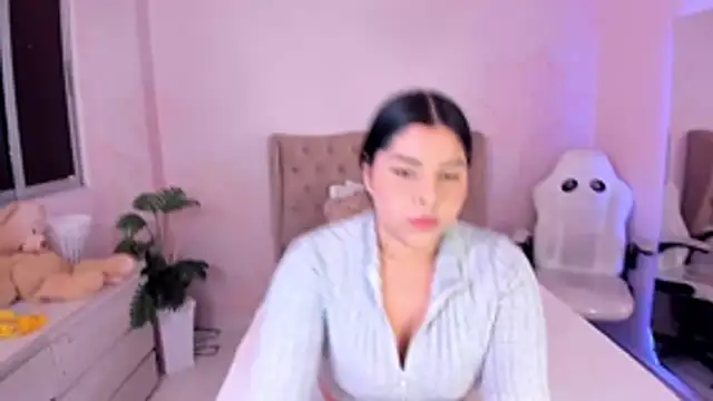 Snapshot of EmilySanchezz chatting on 07/11/26, 12:05 EmilySanchezz online show from 07/11/26, 12:05