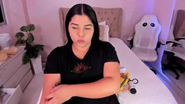 Snapshot of EmilySanchezz chatting on 07/14/26, 11:05 EmilySanchezz online show from 07/14/26, 11:05